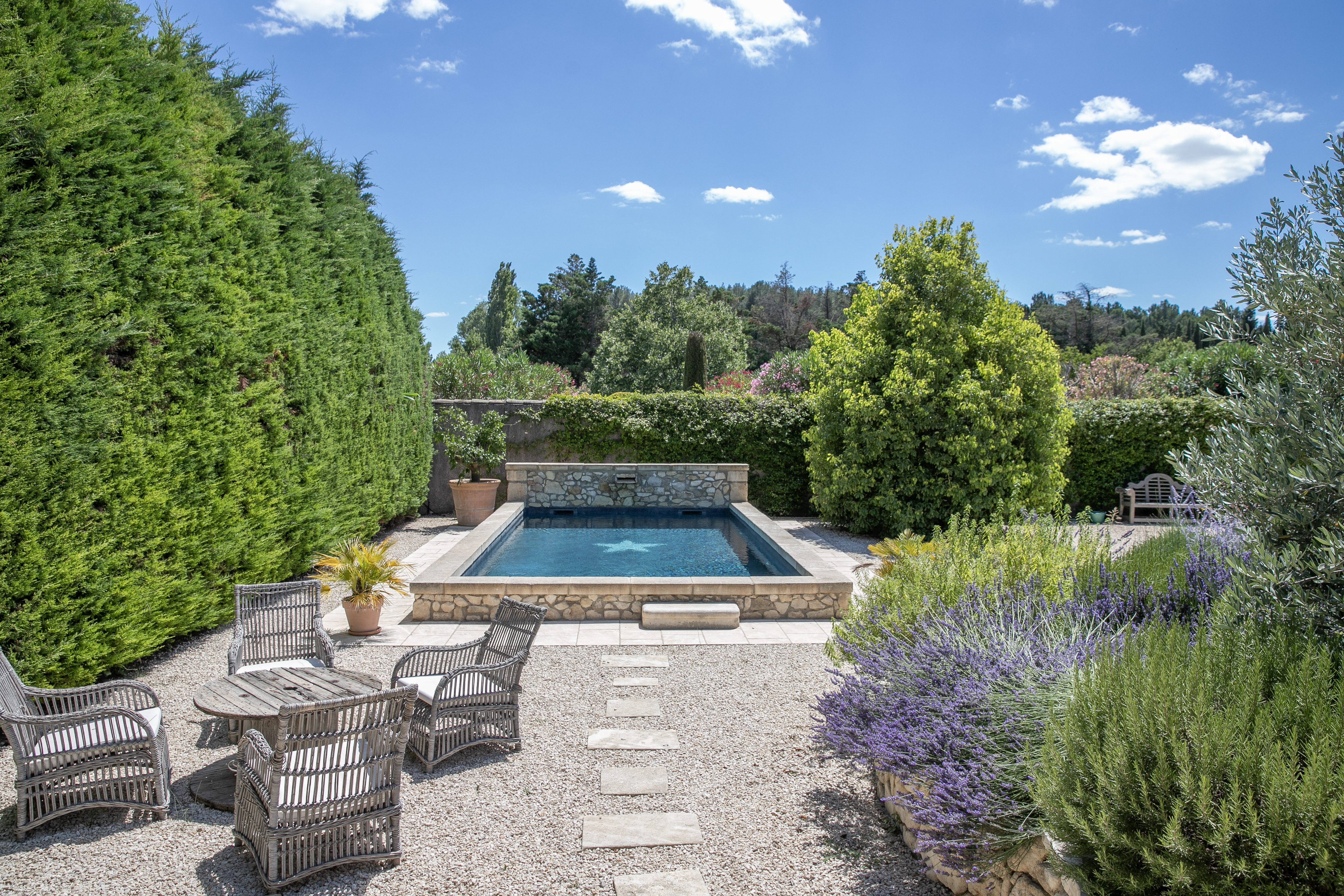 Charmante propriété de caractère avec piscine et dépendance