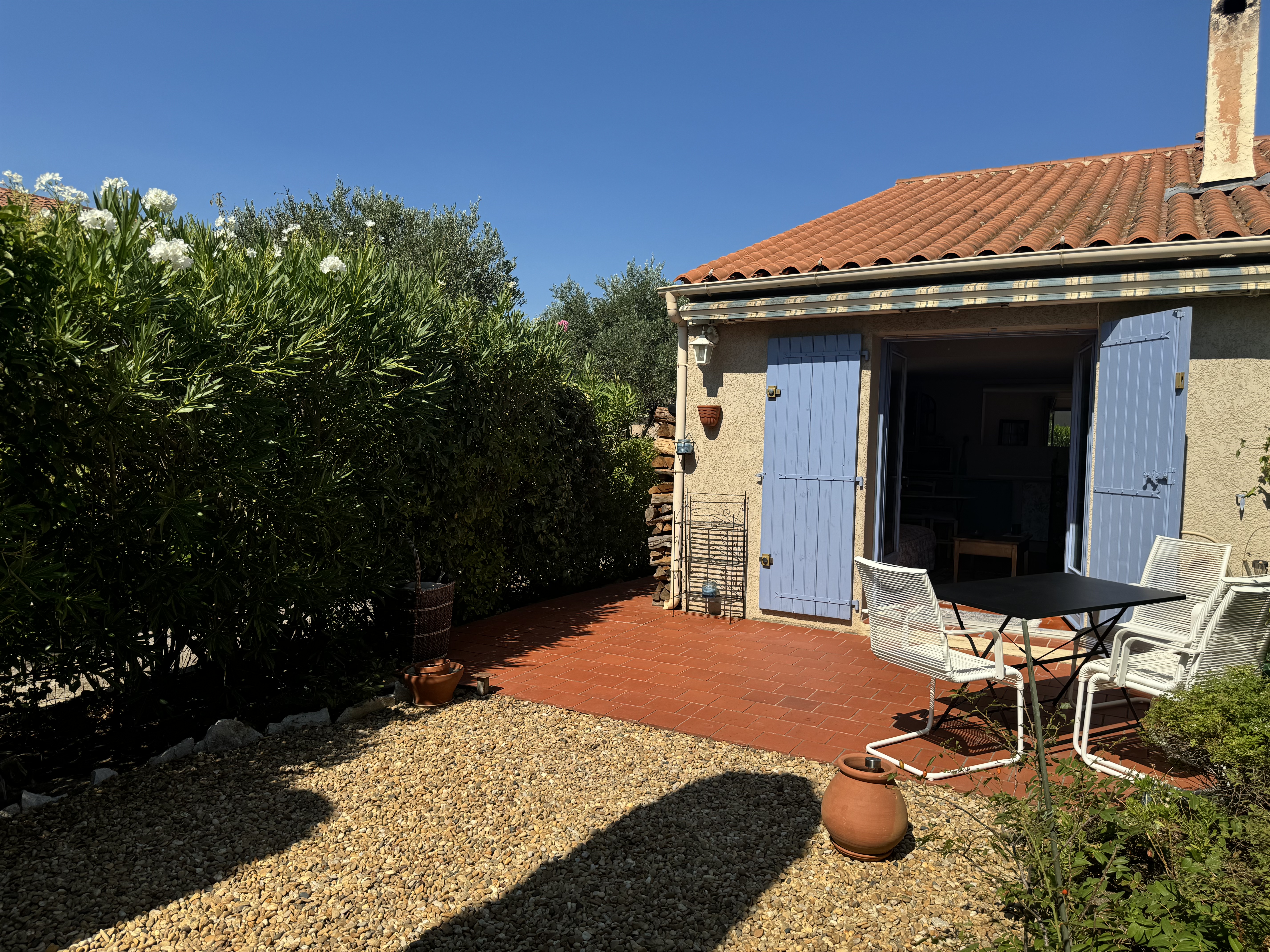 T2 avec jardin privatif dans résidence avec piscine