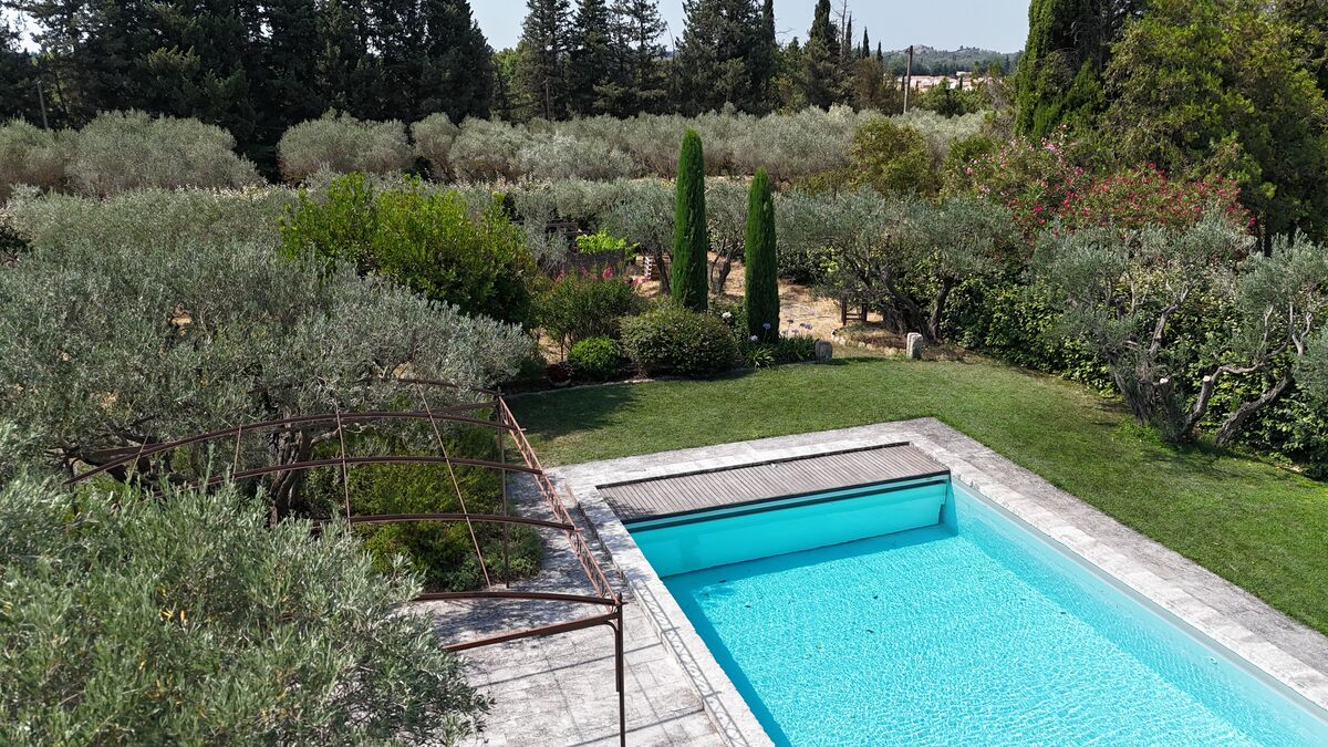 Paradou – Villa avec piscine et fort potentiel au cœur des Alpilles